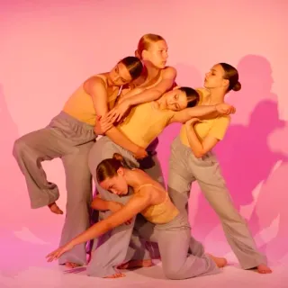 Tanečnice Juniors ve společné choreografii