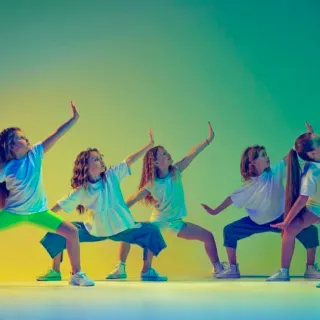 Děti z kurzu Kids při tanci